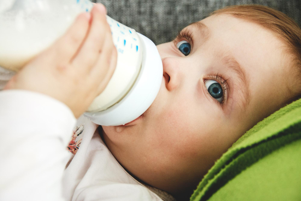 Beneficiile laptelui praf Hipp pentru bebeluși